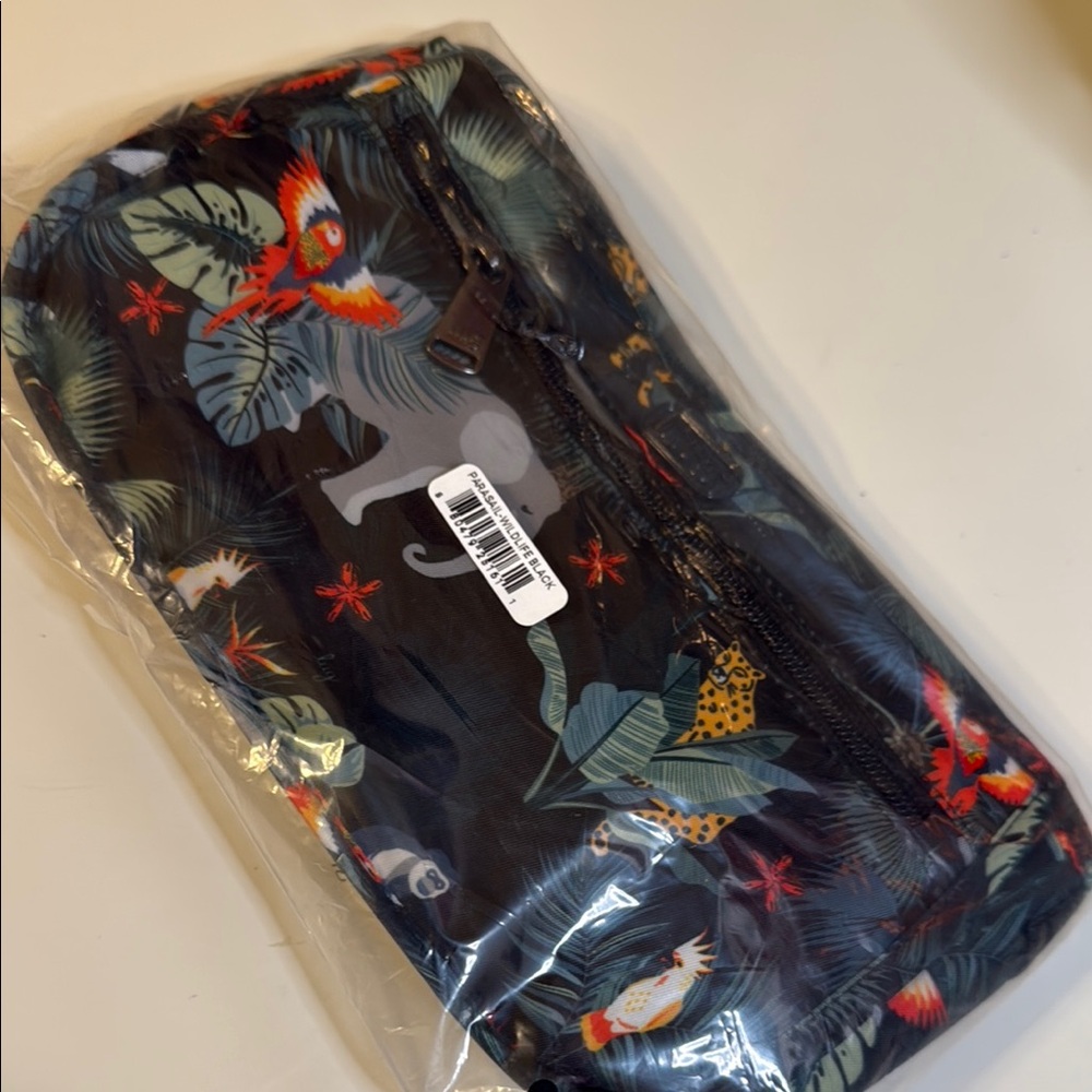 Lug. New. Parasail wildlife black. - Picture 2 of 2